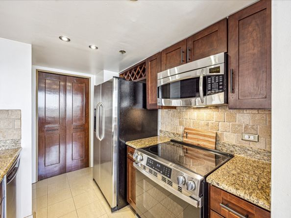 3525 Sage Road 1010, Houston TX 77056