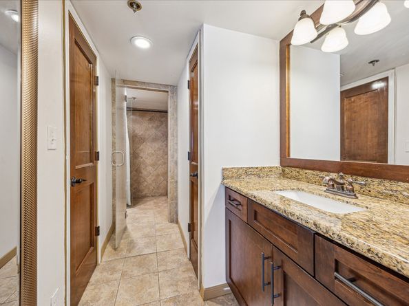 3525 Sage Road 1010, Houston TX 77056