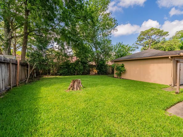 7631 Southmeadow Drive, Houston TX 77071