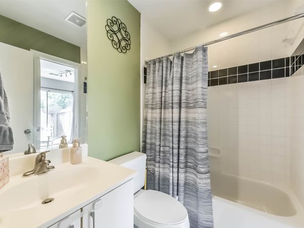 2605 Calumet Street 30, Houston TX 77004