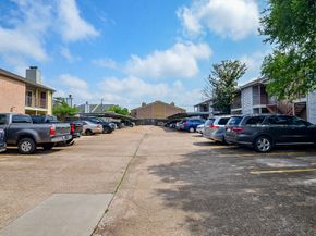 9350 Country Creek Drive 5, Houston TX 77036