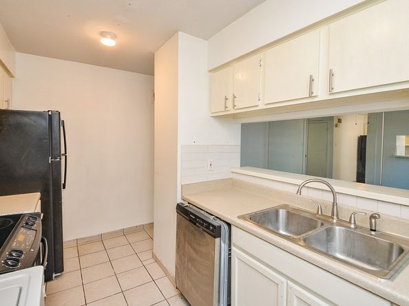 9350 Country Creek Drive 5, Houston TX 77036