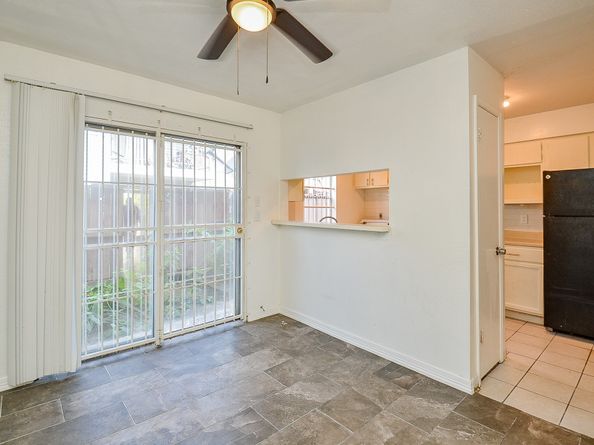 9350 Country Creek Drive 5, Houston TX 77036