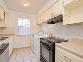 9350 Country Creek Drive 5, Houston TX 77036