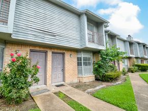 9350 Country Creek Drive 5, Houston TX 77036