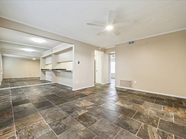 3131 Southwest Freeway C32, Houston TX 77098