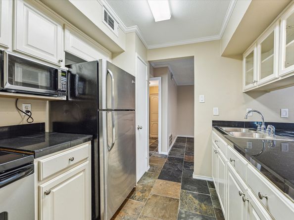 3131 Southwest Freeway C32, Houston TX 77098