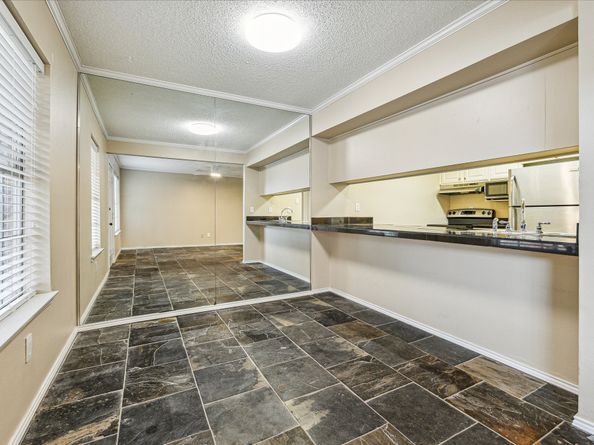 3131 Southwest Freeway C32, Houston TX 77098