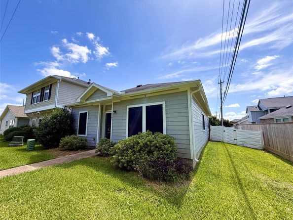 1703 Nichole Woods Drive, Houston TX 77047