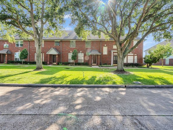 1271 El Camino Village Drive, Webster TX 77058