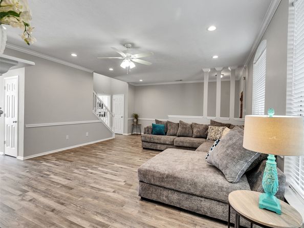1271 El Camino Village Drive, Webster TX 77058