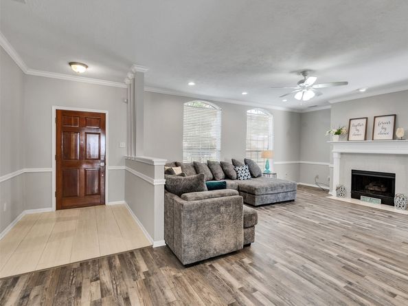 1271 El Camino Village Drive, Webster TX 77058