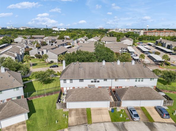 1271 El Camino Village Drive, Webster TX 77058