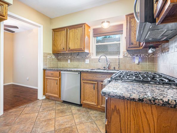 302 W Lochnell Drive, Houston TX 77062