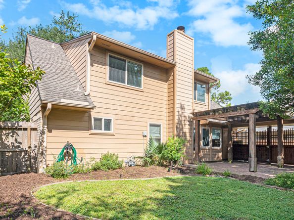 302 W Lochnell Drive, Houston TX 77062