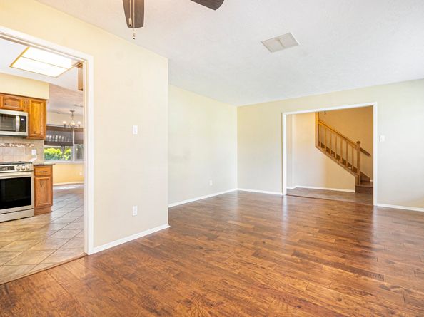 302 W Lochnell Drive, Houston TX 77062