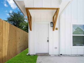 7504 Laura Koppe Road C/D, Houston TX 77028