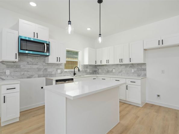 7504 Laura Koppe Road C/D, Houston TX 77028