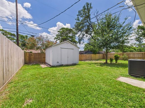 5025 De Milo Drive, Houston TX 77092