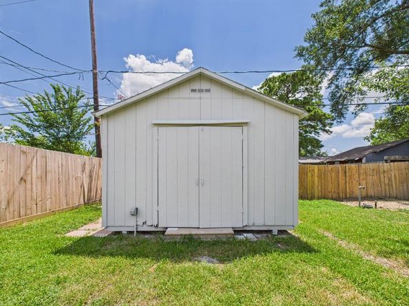 5025 De Milo Drive, Houston TX 77092