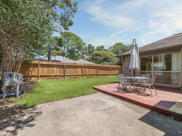 16330 Leamington Lane, Houston TX 77095