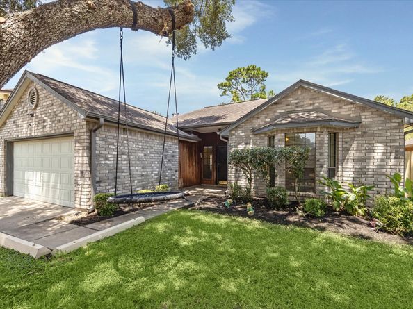 16330 Leamington Lane, Houston TX 77095