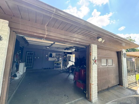 9018 Lazy River Lane, Houston TX 77088