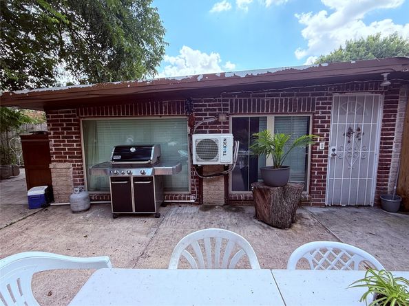 9018 Lazy River Lane, Houston TX 77088