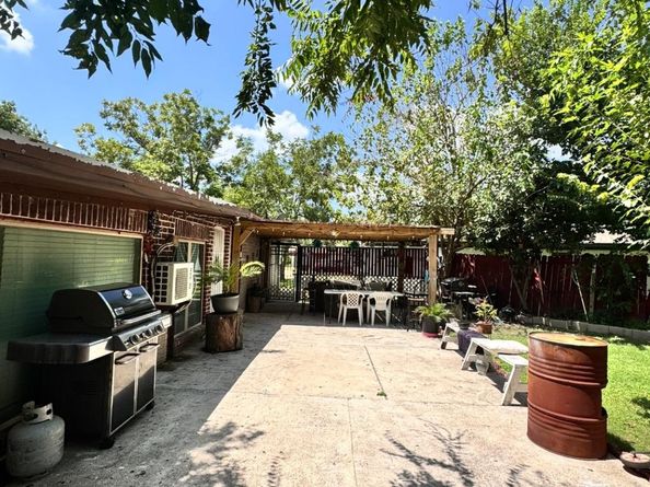 9018 Lazy River Lane, Houston TX 77088