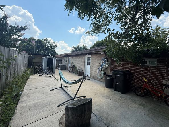 9018 Lazy River Lane, Houston TX 77088