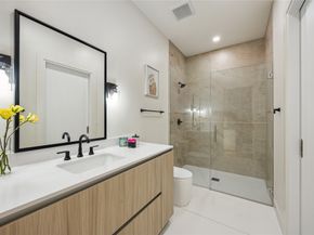 1711 Allen Parkway 1903, Houston TX 77019