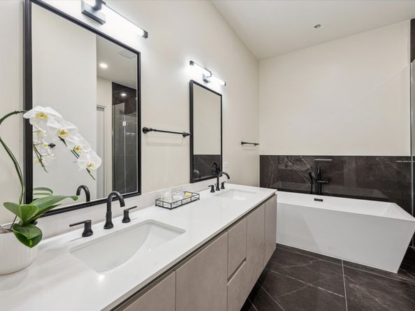 1711 Allen Parkway 1903, Houston TX 77019