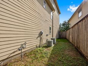 9030 Lakes At 610 Drive, Houston TX 77054