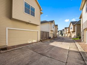 9030 Lakes At 610 Drive, Houston TX 77054