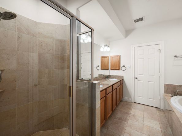 9030 Lakes At 610 Drive, Houston TX 77054