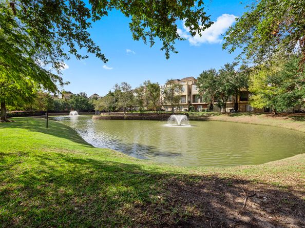 9030 Lakes At 610 Drive, Houston TX 77054