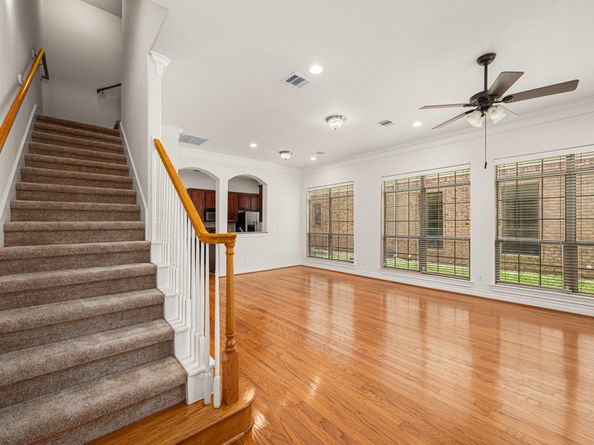 9030 Lakes At 610 Drive, Houston TX 77054