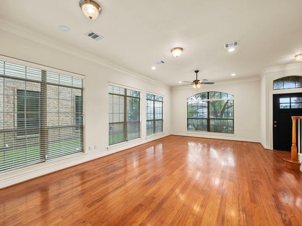 9030 Lakes At 610 Drive, Houston TX 77054
