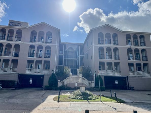 58 Briar Hollow Lane 204, Houston TX 77027