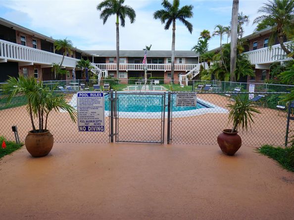 160 NE 8th Ave 25B, Hallandale Beach FL 33009