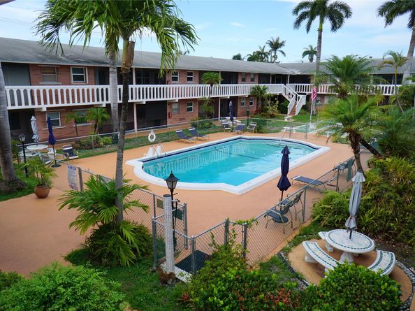 160 NE 8th Ave 25B, Hallandale Beach FL 33009