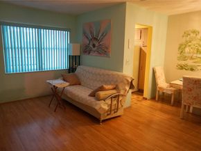 160 NE 8th Ave 25B, Hallandale Beach FL 33009