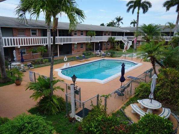 160 NE 8th Ave 25B, Hallandale Beach FL 33009