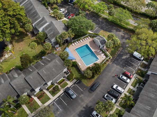 3251 Carambola Cir 3251, Coconut Creek FL 33066