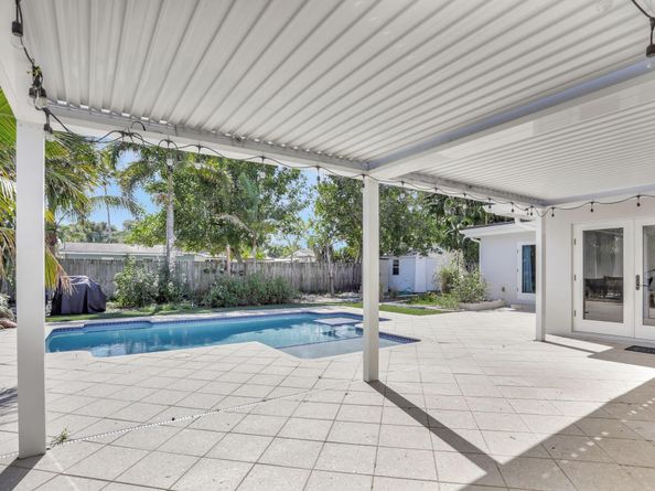 1104 SE 6th St, Deerfield Beach FL 33441