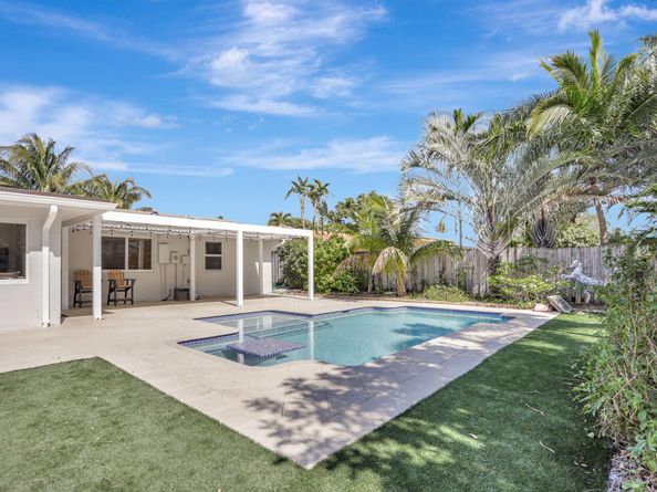 1104 SE 6th St, Deerfield Beach FL 33441