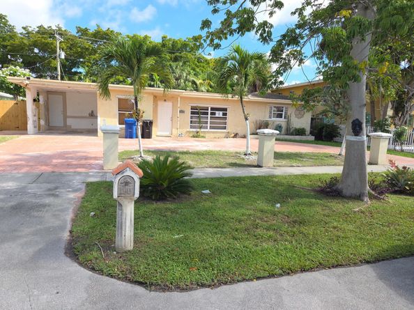 3761 SW 1 Street, Fort Lauderdale FL 33312