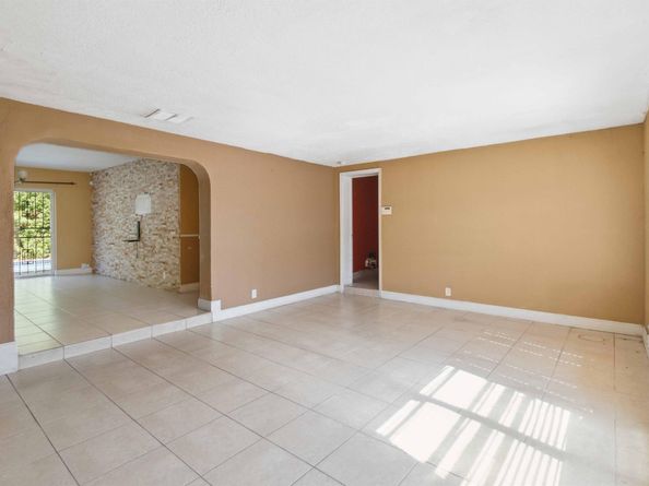 3761 SW 1 Street, Fort Lauderdale FL 33312
