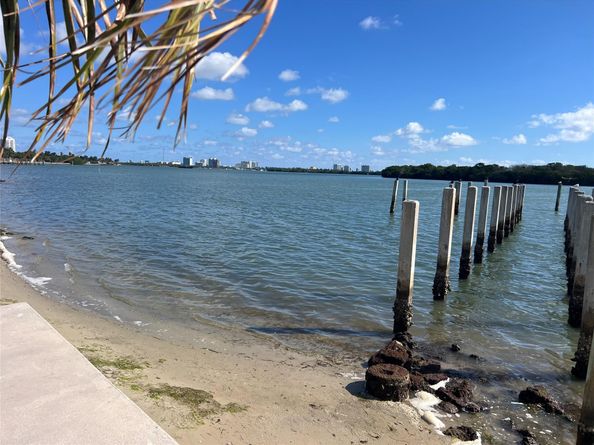 777 NE 62nd St 211C, Miami FL 33138