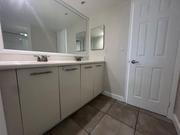 777 NE 62nd St 211C, Miami FL 33138